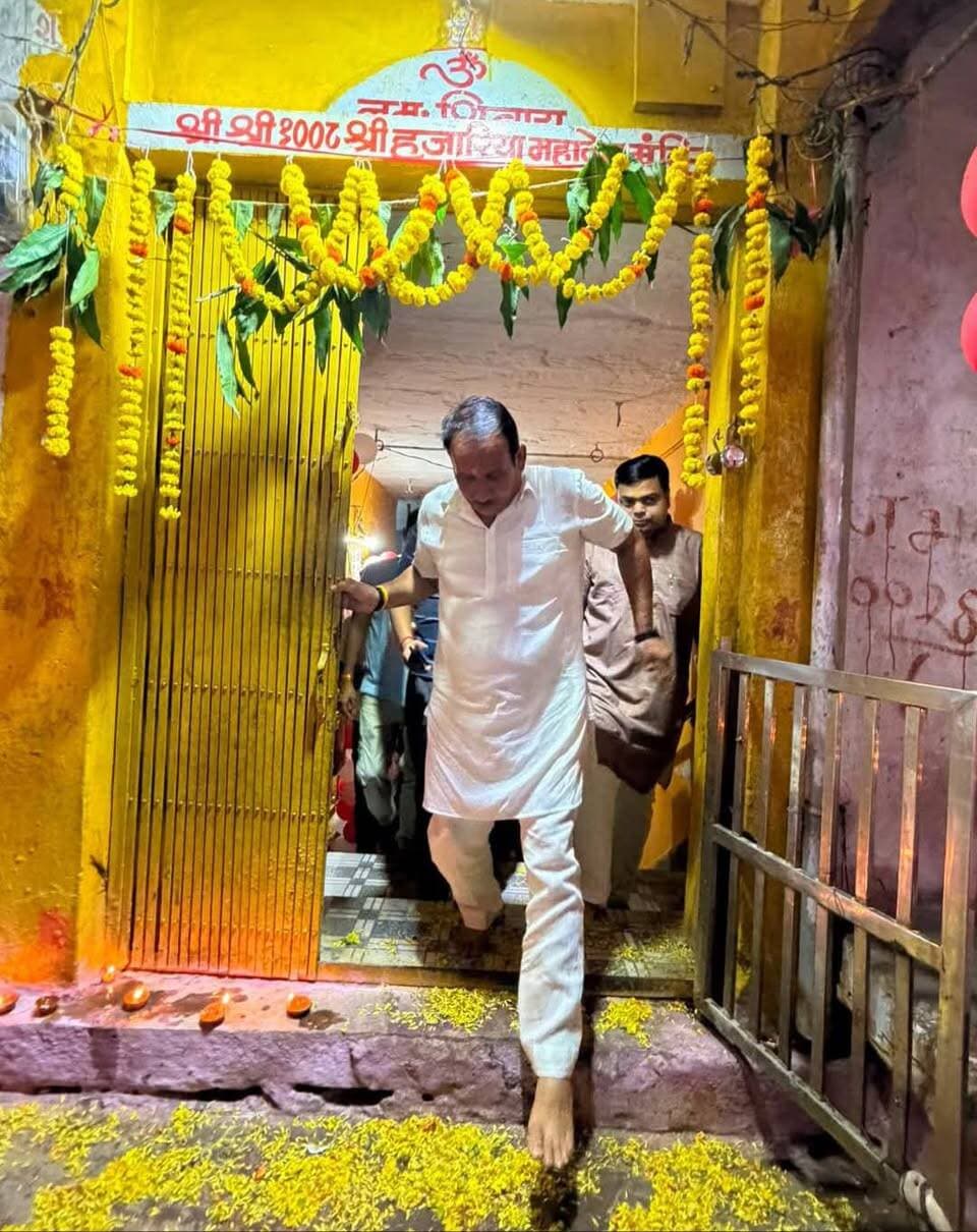 आज माननीय प्रधानमंत्री श्री Narendra Modi जी के जन्मदिन के उपलक्ष्य में खनियाधाना स्थित टेकरी मंदिर एवं हजारिया मंदिर पहुँचकर पूजा-अर्चना कर आशीर्वाद प्राप्त किया।
इस अवसर पर आयोजित कार्यक्रम के तहत 5100 दीप प्रज्वलित कर देश के यशस्वी प्रधानमंत्री जी के दीर्घायु एवं स्वस्थ जीवन की मंगलकामना की। 🪔🙏
सेवा, समर्पण और राष्ट्र निर्माण के संकल्प के साथ। 🇮🇳
Bharatiya Janata Party (BJP) BJP Madhya Pradesh Amit Shah Nitin Nabin
Sukhdev Shingh Sonu Yadav हरिभान सिंह लोधी बीजेपी Adv Rajesh Lodhi Rajput Vivek Yadav
Ramkumar Yadav Muhasa