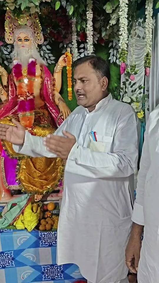 #विश्वकर्मा पूजा के मौके पर राजद के नेताओं ने सीतामढ़ी के पुलिस अधीक्षक अमित रंजन को लिया आड़े हाथ।
#बिहार के मुख्यमंत्री सम्राट चौधरी से सीतामढ़ी के पुलिस अधीक्षक अमित रंजन को हटाने की राजद के नेताओं ने कर दी मांग।
#CMBihar #PMModiji