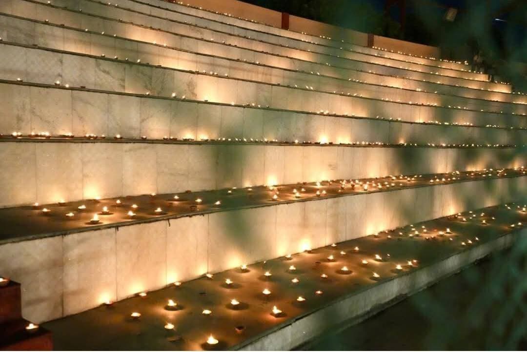 माननीय प्रधानमंत्री श्री Narendra Modi जी के जन्मदिवस के अवसर पर बिहार की विकास यात्रा के प्रतीक जेपी गंगा पथ (मरीन ड्राइव), पाटलिपुत्र स्पोर्ट्स कॉम्प्लेक्स एवं नवनिर्मित पटना एयरपोर्ट पर "आशीर्वाद का दीया" प्रज्वलित किया। इस अवसर पर जनकल्याण के संकल्प, सेवा-भावना एवं प्रधानमंत्री जी के स्वस्थ एवं दीर्घायु जीवन की मंगलकामना की।
विकास की नई पहचान बने बिहार की धरती पर, आशीर्वाद के दीपों से सेवा और समर्पण का संदेश। 🪔🙏
#HappyBdayPMModi #AshirwadKaDiya #SevaSankalpAbhiyan #viralreels #PMNarendraModi #pmmodinews #PMModiji #bihar #patna #Real #happy #bardi