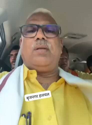 #भानसिंह_सोनी_का_चेयरमैन_बनना_तय____
#बृजनगर_____________
__नगरपालिका अध्यक्ष पद पर लगभग भानसिंह सोनी का बनना लगभग तय
__गृहराज्यमंत्री जवाहर सिंह बेदम ने भी सोशल मीडिया के जरिए दी शुभकामनाएं
__वही समस्त कस्बेवासी ,नवनियुक्त पार्षद ओर निर्दलीय नपा अध्यक्ष पद के प्रत्याशी यादराम पटवा का आवेदन वापिस लेने पर जताया आभार
__कस्बे के विकास ओर सौंदर्यीकरण में सभी को साथ लेकर चलने का लिया संकल्प
__अधिकारिक पुष्टि कल दिनांक 18 सितम्बर को 3 बजे बाद रिटर्निंग अधिकारी दुर्गाप्रसाद मीना द्वारा दी जाएगी।