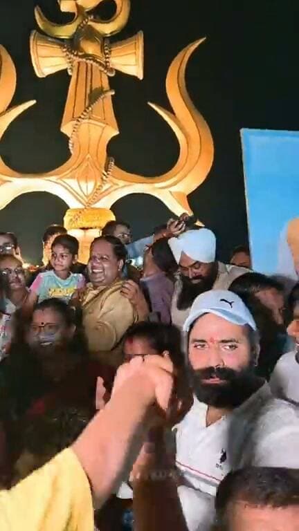 आज #_त्रिशूल_चौक पर रुद्रपुर महापौर विकास शर्मा ने प्रधानमंत्री नरेंद्र मोदी के जन्मदिवस के अवसर पर पांच हजार ( 5,001 ) दीप प्रज्वलित कर उनके उत्तम स्वास्थ्य, दीर्घायु एवं राष्ट्रसेवा के लिए मंगलकामना की 🙏🙏💐
#PushkarSinghDhami #vikassharma #Rudrapur