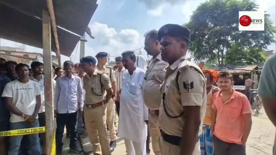 बेगूसराय में चोरों ने रात में एक सोने की दुकान में चोरी की घटना को दिया अंजाम तीन से चार लाख की चोरी