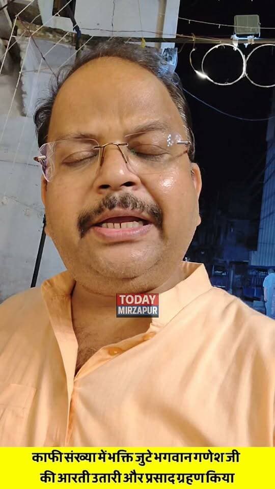मिर्जापुर के लालडिग्गी में बाल रूप गणेश जी की भव्य आरती और दर्शन। क्या आपने भी इस बार बप्पा के दर्शन किए? कमेंट में अपनी हाजिरी लगाएं। #MirzapurNews #GaneshUtsav #Laldiggi #TodayMirzapur