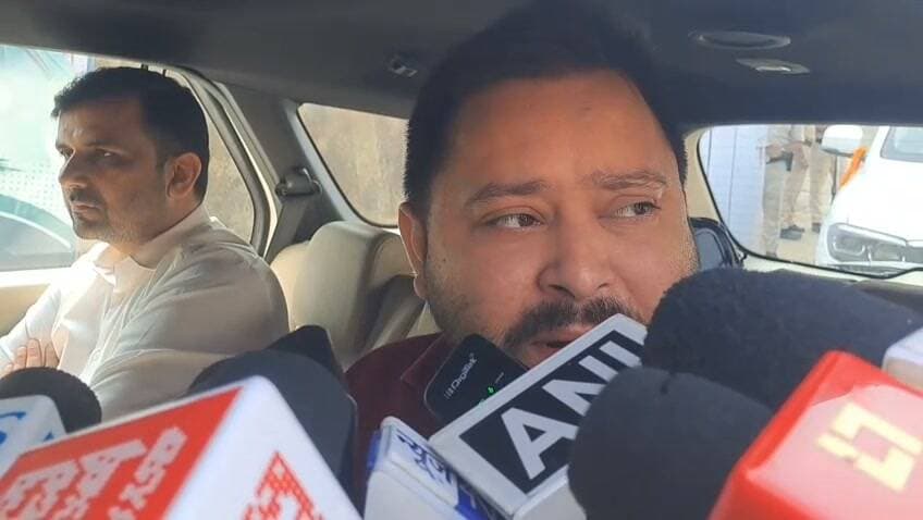 तेजस्वी यादव का बड़ा बयान, पीएम के जन्मदिन पर 100 करोड़ दिया में बर्बाद
तेजस्वी यादव ने पीएम मोदी के जन्मदिन पर 100 करोड़ के दिया कार्यक्रम पर निशाना साधा। कहा- बिहार बाढ़ में डूबा है, खजाना खाली है, फिर भी 100 करोड़ दिया में बर्बाद हो रहा है। यही पैसा बाढ़ पीड़ितों को मिलता तो बेहतर होता। सरकारी अधिकारी भाजपा कार्यकर्ता बन गए हैं, शिक्षकों से दिया जलवाया जा रहा है।
#TejashwiYadav #PatnaNews #BiharNews #BiharFlood #PMModiBirthday #BiharPolitics #RJD #BJP #BiharGovernment #TeacherNews #VishwakarmaPuja #BiharUpdate #UmangeshwariNews