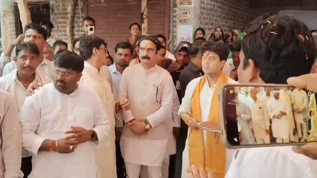 ‘बुलाओ, कहां है कलेक्टर?’ सिंधिया का गुस्सा देख अफसरों में मची खलबली