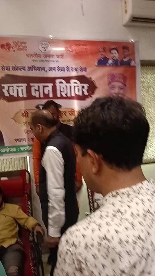 पूर्व सीएम जयराम ठाकुर पांवटा में रक्तदान शिविर में पहुंचे