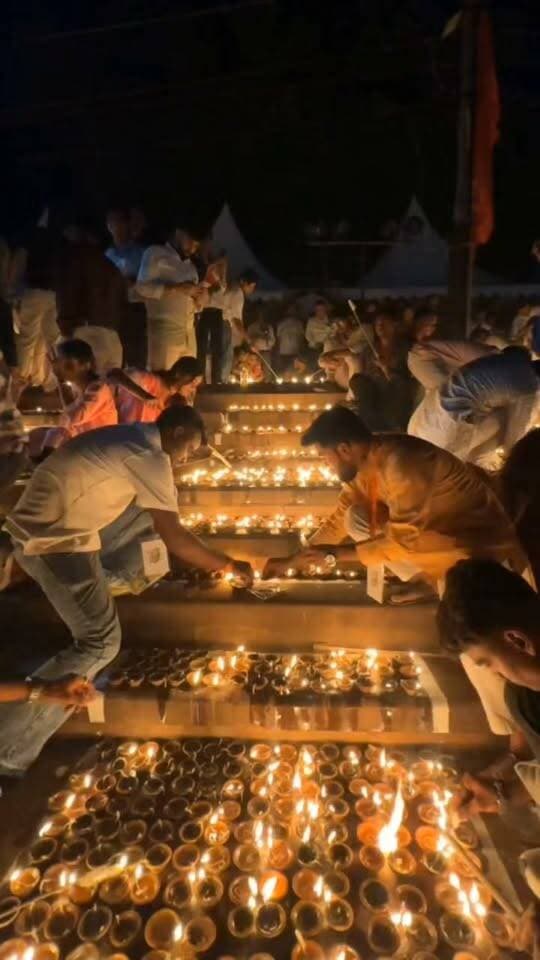 महाकाल नगरी में बना विश्व रिकॉर्ड, 33.27 लाख दीयों से जगमगाया उज्जैन, 50 लाख ग्रामीण परिवारों को मुफ्त रजिस्ट्री का ऐतिहासिक तोहफा
#उज्जैन #भोपाल #महाकाल #दीप #विश्वरिकॉर्ड