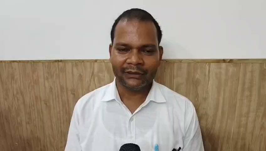 फिरोजाबाद को मिली दिव्यांगजन सशक्तिकरण अधिकारी अदिति सक्सेना ने पदभार ग्रहण कर लिया बता दें जनपद में यह पद खाली चल रहा था, काफी समय बाद जिले को स्थाई अधिकारी मिली हैं।
फिरोजाबाद में पद रिक्त होने से दिव्यांगजनों को योजनाओं का लाभ लेने में दिक्कत आ रही थी। अब नई अधिकारी के आने से लोगों को उम्मीद है कि पेंशन, उपकरण वितरण और अन्य योजनाओं का लाभ समय पर मिलेगा। अधिकारी ने भी पात्रों तक योजना पहुंचाने को प्राथमिकता बताया है।
अदिति सक्सेना के कार्यभार संभालने पर आप क्या कहना चाहेंगे, कमेंट में जरूर बताएं। पोस्ट शेयर करें, पेज फॉलो करें।
#AditiSaxena #Firozabad #Divyangjan #UPNews #viralnews #followers #DDM #follower #nonfollowersviewers #lightweight