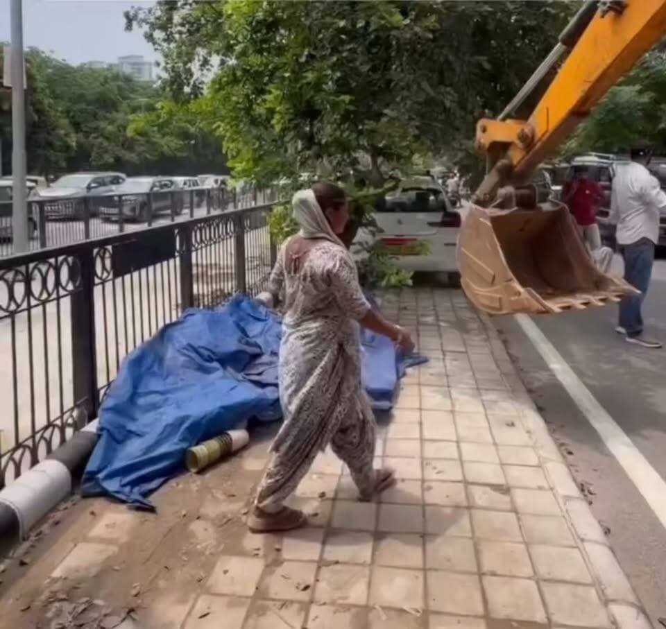 गुरुग्राम को अतिक्रमण मुक्त करने चले आर,एस, बाठ ।
बार बार समझने के बाद भी नहीं माने तो फिर होगा एक्शन - डीटीपी आरएस बाठ #encroachment #gurgaon #viralreels #encroachmentremoval #explorepage