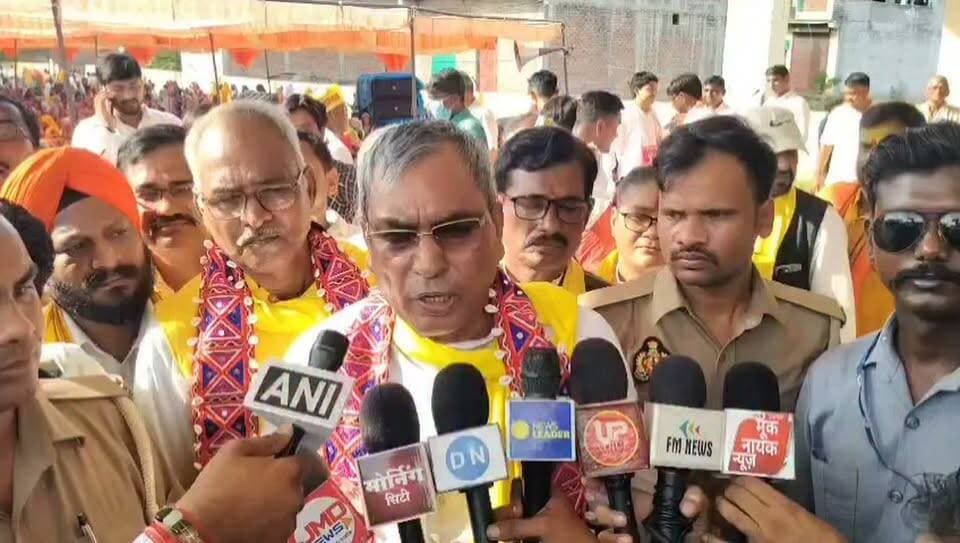 कानपुर देहात पहुंचे पीले गमछा वाले चचा ओमप्रकाश राजभर मीडिया के सवालों पर क्या बोले