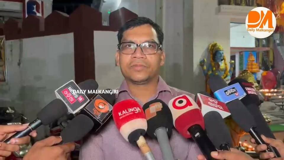 ଜିଲ୍ଲା ପ୍ରଶାସନ ପକ୍ଷରୁ ସେବା ଓ ଜନସମ୍ପର୍କକୁ ଅଧିକ ବ୍ୟାପକ କରିବା ଉଦ୍ଦେଶ୍ୟରେ ଆରମ୍ଭ ହୋଇଛି ସେବା ସଂକଳ୍ପ ଅଭିଯାନ। ମାଲକାନଗିରି ଜିଲ୍ଲାପାଳ ଶ୍ରୀ ପ୍ରଥମେଶ ଅରବିନ୍ଦ ରାଜଶିର୍କେଙ୍କ ପ୍ରତ୍ୟକ୍ଷ ନିର୍ଦ୍ଦେଶକ୍ରମେ ଜିଲ୍ଲାରେ ଏହି ଅଭିଯାନର ପ୍ରଥମ ଦିବସ ମହାସମାରୋହରେ ପାଳିତ ହୋଇଯାଇଛି।
#Malkangiri