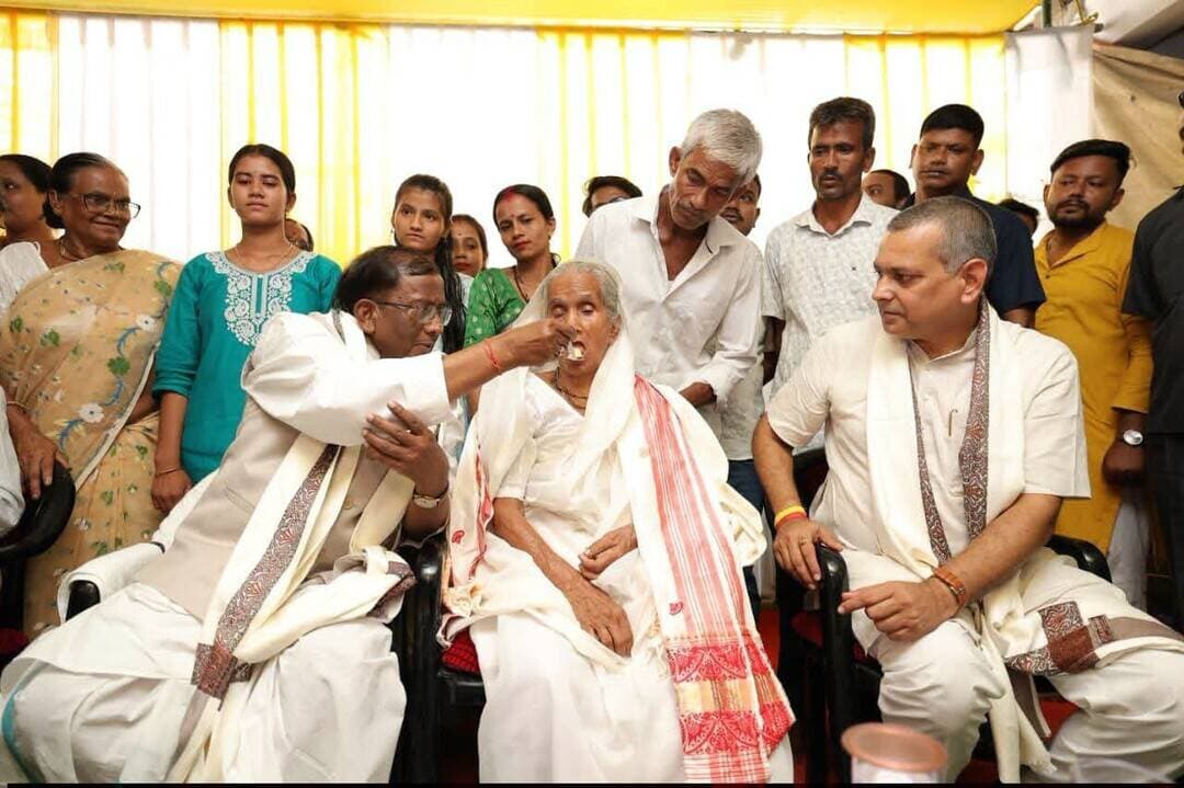 রাজ্যপালের ‘নেশামুক্ত ভারত’ পদযাত্রায় ১০৮ বছরের প্রবীণ নাগরিককে সম্মান শিলচরে