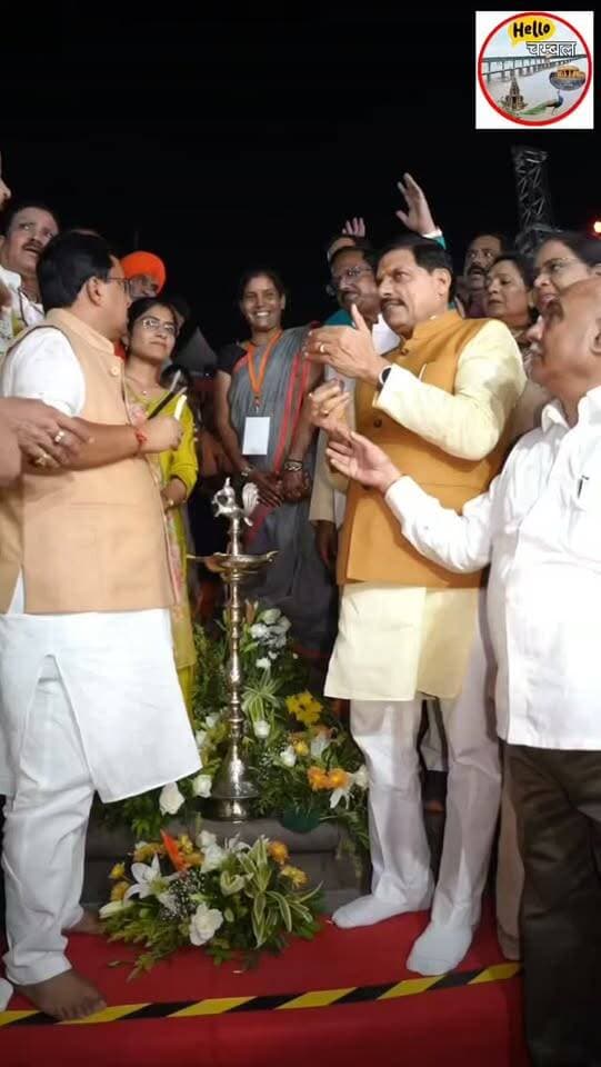 महाकाल नगरी में दीपोत्सव का महा-कीर्तिमान: 33.27 लाख दीयों से चमका शिप्रा तट, 50 लाख ग्रामीण परिवारों को मुफ्त रजिस्ट्री का ऐतिहासिक तोहफा।