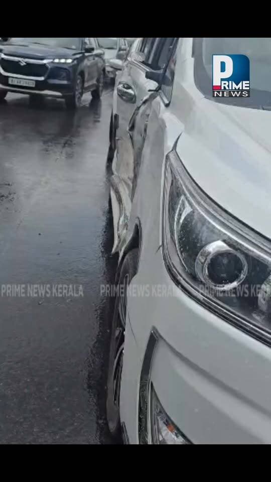 എൻഎസ്എസ് ജനറൽ സെക്രട്ടറി ജി. സുകുമാരൻ നായർ സഞ്ചരിച്ച കാർ പന്തളത്ത് അപകടത്തിൽപ്പെട്ടു.
കയ്യിൽ നിസ്സാര പരുക്കേറ്റ അദ്ദേഹത്തെ പന്തളം എൻഎസ്എസ് മെഡിക്കൽ മിഷൻ ആശുപത്രിയിൽ പ്രവേശിപ്പിച്ചു. എംസി റോഡിൽ കുരമ്പാല അമൃത സ്കൂൾ ജംക്ഷനു സമീപം അദ്ദേഹത്തിന്റെ കാർ ഒരു പിക്കപ് വാനുമായി കൂട്ടിയിടിക്കുകയായിരുന്നു. പെരുമ്പുളിക്കൽ എൻഎസ്എസ് പോളിടെക്നിക്കിൽ സന്ദർശനത്തിന് എത്തിയതായിരുന്നു അദ്ദേഹം. ആശുപ്രതിയിലെ പരിശോധനകൾക്കു ശേഷം അദ്ദേഹം യാത്ര തുടർന്നു