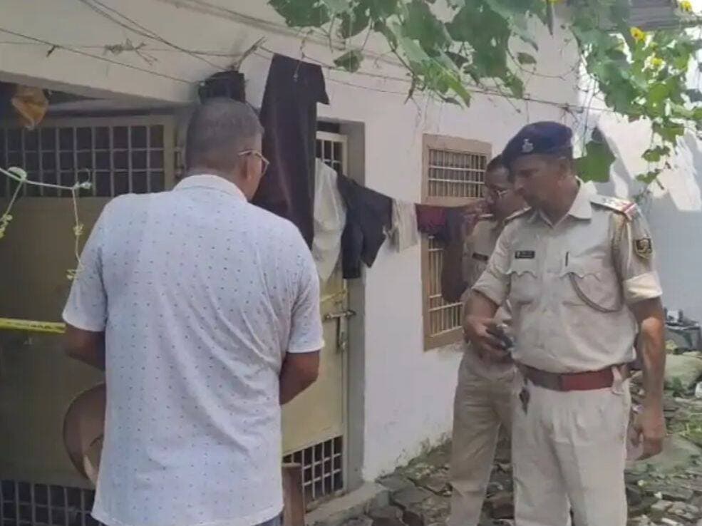मुजफ्फरपुर में मजदूर की बेरहमी से ह'त्या, आंखें फोड़ीं; पत्नी और दो बच्चे लापता
पूरी खबर कमेंट बॉक्स में पढ़ें