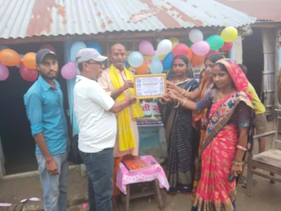 MRGVS संस्थान के सौजन्य से लगातार ग्रामीण प्राथमिक शिक्षा केंद्र का हो रहा हैं शुभारंभ, केंद्र संख्या 19 वार्ड नंबर 12 लक्ष्मीपुर, पतरघट..में आज बाबा गौरीशंकर ठाकुर के द्वारा फीता काटकर किया गया..लोगों में खुशी...धन्यवाद