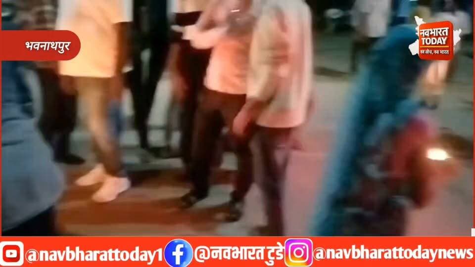 मोदी जी के जन्मदिन पर टाउनशिप गोलंबर चौक स्थित हनुमान मंदिर में जले 105 दीप
भवनाथपुर। प्रधानमंत्री नरेंद्र मोदी के जन्मदिन के अवसर पर टाउनशिप गोलंबर चौक स्थित हनुमान मंदिर परिसर में विशेष आयोजन किया गया। इस दौरान प्रधानमंत्री के दीर्घायु एवं स्वस्थ जीवन की कामना करते हुए 105 दीप जलाए गए। दीपों की रोशनी से मंदिर परिसर जगमगा उठा।