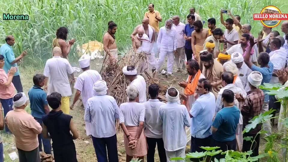 शहर के प्राचीन लक्ष्मण तलैया मंदिर के पुजारी महंत मंगलशरण का देहावसान, संत परंपरा के अनुसार हुई अंत्येष्टि👇
बता दें कि यह मंदिर तपसी बाबा (गुफा) मंदिर ट्रस्ट का हिस्सा है, इसे महात्मा लक्ष्मणदास की तपस्थली कहा जाता है।