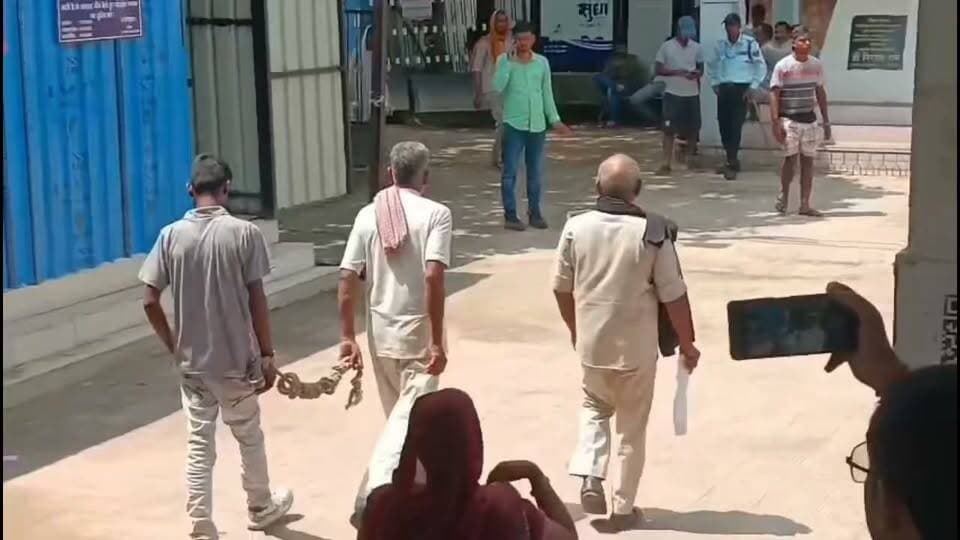 चार बच्चों के साथ मां युवक के साथ हुई थी फरार!आरोपी को यूपी से पुलिस ने किया गिरफ्तार....