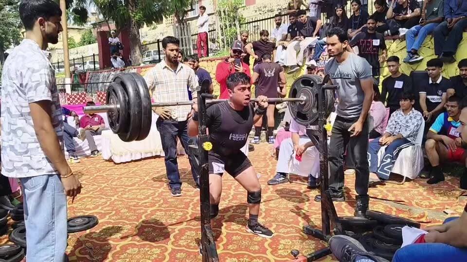 Live नाहन:स्टेपको सिरमौर उत्सव 2026 , वेटलिफ्टिंग प्रतियोगिता में युवाओं ने दिखाया दमखम - देखिए लाइव प्रसारण..