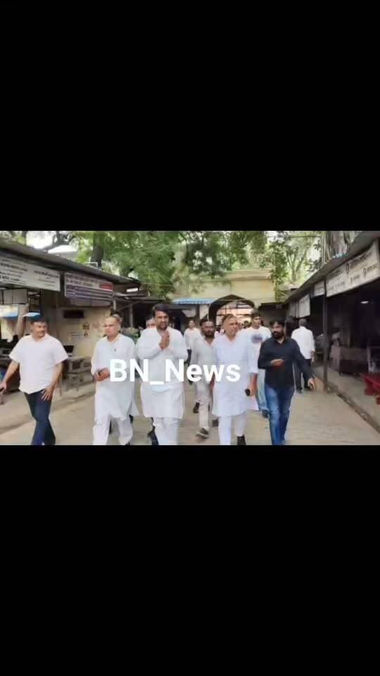 बर्डोद नगरपालिका के कांग्रेस पार्षदों को शपथ नही दिलाये जाने के विरोध में बहरोड़ तहसील कार्यालय में पहुँचे मुंडावर विधायक ललित यादव व कांग्रेस नेता संजय यादव