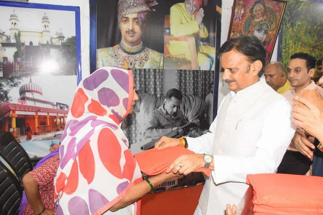 सेवा संकल्प अभियान में उप मुख्यमंत्री श्री राजेंद्र शुक्ल ने स्वागत भवन रीवा में स्थित वृद्धाश्रम पहुंचकर वृद्धजनों का सम्मान किया।
PMO India CM Madhya Pradesh Dr Mohan Yadav Rajendra Shukla Office Of Rajendra Shukla Jansampark Madhya Pradesh
#SewaSankalpAbhiyan
#Rewa #रीवा