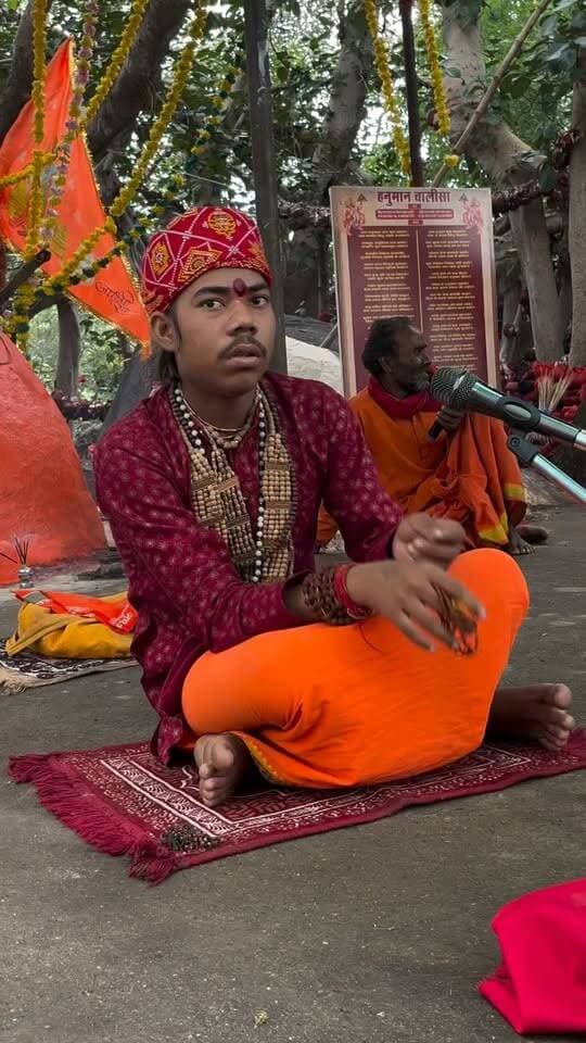 बाबा अजय पार के दरबार में हुआ चमत्कार! वीडियो सामने आते ही मची चर्चा, भक्तों ने कही बड़ी बात
बाबा अजय पार के दरबार का एक वीडियो सोशल मीडिया पर चर्चा में है। वीडियो में दिखाई दे रही घटना को लेकर भक्त इसे चमत्कार बता रहे हैं। आखिर दरबार में क्या हुआ? देखिए पूरा मामला और खुद तय कीजिए।
#अजयपारधाम #अजयपारसरकार #बाबाअजयपार #चमत्कार #वायरलवीडियो #BundeliBhaukaalNews #बुंदेलीभौकाल्यूज़ #Bundelkhand #ViralNews #TrendingNews