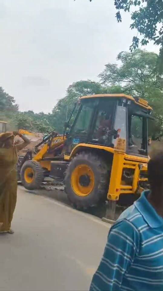 झोपड़ियों से पक्के मकानों तक पर चला अभियान, भीरा में NH-731 की जमीन हुई अतिक्रमण मुक्त हाईकोर्ट के निर्देश पर 40 साल पुरानी महौता बस्ती में कार्रवाई, NH-731 से हटाया अतिक्रमण