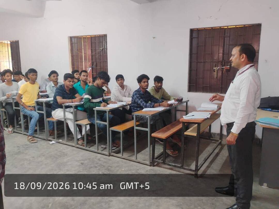 आज दिनांक 18.09.2026 को जिला निबंधन एवं परामर्श केंद्र नालंदा के द्वारा बिहारशरीफ के +2 H/S Collegiate में छात्रों को सहायक प्रबंधक (परियोजना एवं लेखा) श्रीमति मनीषा नायक द्वारा बिहार स्टूडेंट क्रेडिट कार्ड योजना , कुशल युवा कार्यक्रम योजना,मुख्यमंत्री निश्चय स्वयं सहायता भत्ता योजना एवं मुख्यमंत्री प्रतिज्ञा योजना की विस्तृत जानकारी दी गई। इसमें S.WO श्री राजकिशोर कुमार द्वारा सहयोग किया गया।
Samrat Choudhary
CMO Bihar
Information & Public Relations Department, Government of Bihar
Bihar Education Department
बिहार कौशल विकास मिशन