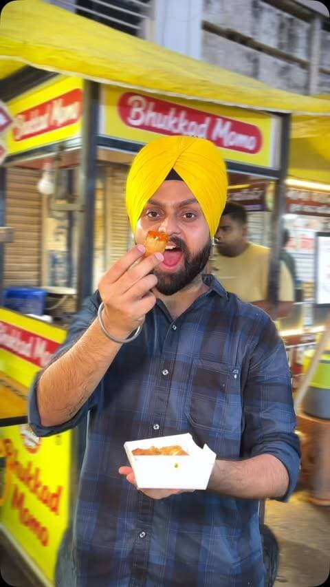 New Place Alert 🚨
Kanpur ke Govind Nagar me khul chuka hai Chinese Bhukkad 🍜 Jaha apko milenge ekdum tasty or unique Chinese food items ❤️🍜
In frame : 1) Cheese Cigar roll 😋
2) Veg Biryani ❤️
3) Veg Noodles 🍜
4) Chilli Paneer 🧀
5) Fried rice 🍚
Location: Govind Nagar , Natraj cinema , Opp Lajawab biryani , Kanpur 📍
#kanpur #streetfood #viral #trendingnow #food