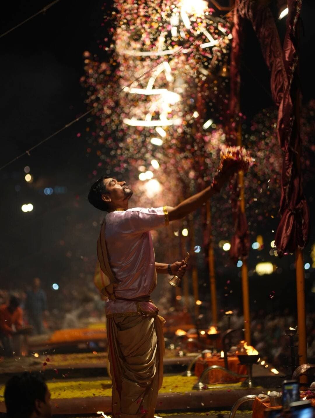 The most divine moment of Ganga aarti. Swipe fast to see the magic❤️
.
.
#varanasi #banaras #gangaarti #ghatsofvaranasi #kashi