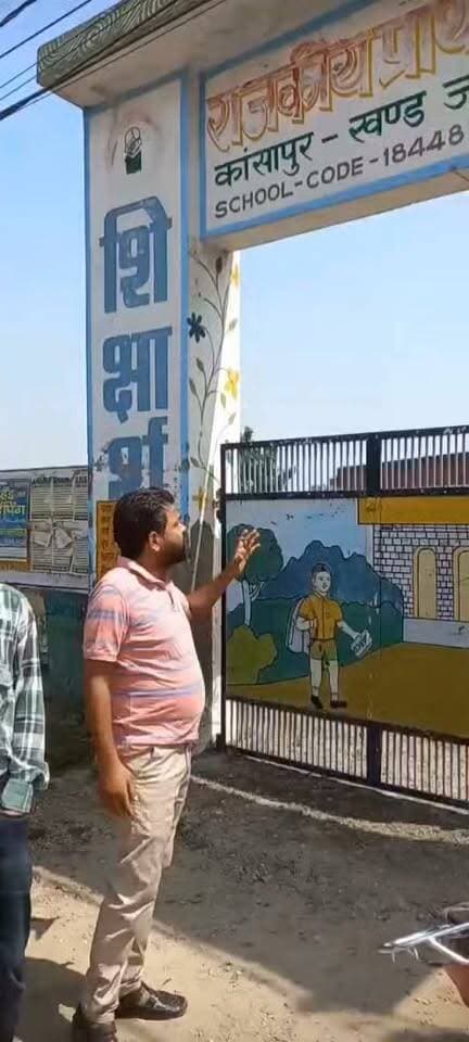 जागरूक नागरिकों ने कांसापुर के सरकारी स्कूल की व्यवस्थाओं का जायजा लिया
आज जागरूक नागरिकों द्वारा कांसापुर स्थित राजकीय विद्यालय, यमुनानगर का जायजा लिया गया। इस दौरान विद्यालय की मूलभूत सुविधाओं, विशेषकर शौचालयों की स्थिति को लेकर गंभीर चिंता व्यक्त की गई