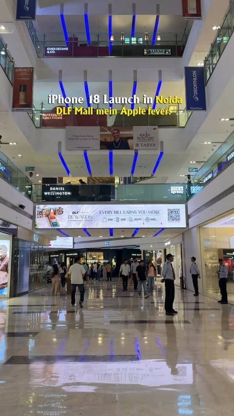 📱 iPhone 18 Launch in Noida
DLF Mall of India mein macha Apple fever! 🍎
#noida #insta #instagram #explorepage #instagood