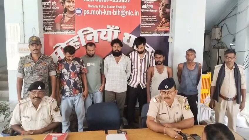 मोहनिया थाना की बड़ी कारवाई 6 पियक्कड़ों को अलग-अलग स्थान से गिरफ्तार कर, माननीय न्यायालय में उपस्थापित करने के लिए भेजा गया।
