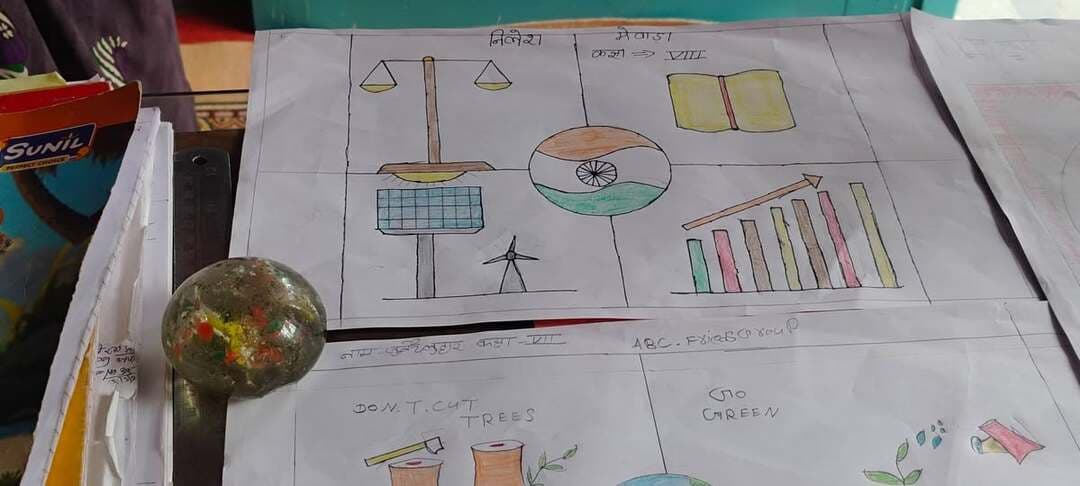विकसित भारत जन सेवा अभियान के तहत् विद्यालय स्तरीय चित्र कला प्रतियोगिता आयोजित
आकोला (रमेशचंद्र डाड)मेरे सपनों का भारत विकसित भारत कार्यक्रम के अन्तर्गत विधालय स्तरीय चित्रकला प्रतियोगिता जिले सरकारी एवं निजी विद्यालयों में आयोजित हुई। जिसमें से श्रेष्ठ तीन प्रतियोगियों का चयन कर चित्रों को मुख्य ब्लाक शिक्षाधिकारी कार्यालय को विद्यालय को भेजना है। विधार्थियों ने विकसित भारत की अपनी कल्पना को रचनात्मक रूप से चित्रकला के माध्यम से
शिक्षा, विज्ञान, तकनीकी, पर्यावरण, महिला सशक्तिकरण, स्वच्छता, सामाजिक समरसता सेवा एवं नवाचार को प्रस्तुत किया गया। ब्लाक स्तर पर चयनित चित्रो को 21 नवंबर को जिला स्तरीय प्रदर्शनी हेतु भेजा जाएगा। जिलास्तरीय प्रतियोगिता 28 सितम्बर को सेठ मूरलीधर मानसिंहका राजकीय बालिका उच्च माध्यमिक विद्यालय भीलवाडा़ में आयोजित होगी।जिला स्तर पर चयनित चित्रो को राज्य स्तरीय प्रदर्शनी में भेजा जाएगा।