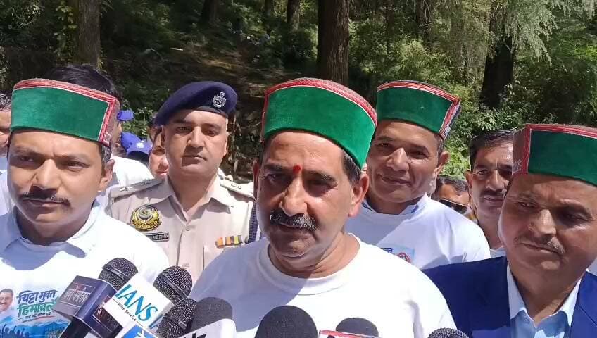 केवल सिंह पठानिया के नेतृत्व में एंटी चिट्टा अभियान वाॅकथाॅन से आरम्भ हुआ दुर्गेश्वर महादेव मेला ।
स्कूली छात्रों, प्रशासनिक अधिकारियों और स्थानीय लोगों ने लिया भाग ।