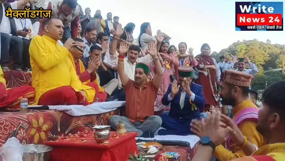 मैक्लॉडगंज: आज राधा अष्टमी के पर्व पर डल झील में की गई पूजा अर्चना , कल सुबह से शुरू होगा पवित्र स्नान ।
आज भव्य आरती के कई लोग बने साक्ष्य, वहीं डल झील के आस पास किया गया सुंदर कार्य ।
#dharmshala #meclodganj #radhashtami #dallake