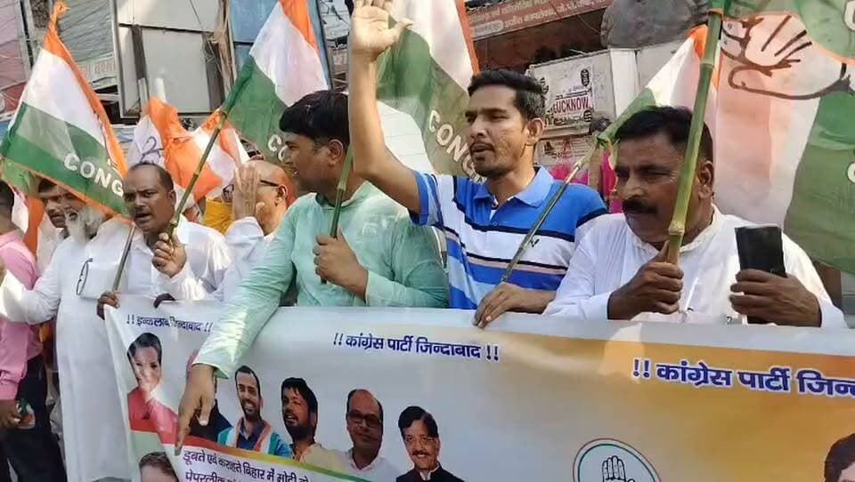 सिवान बिहार प्रधानमंत्री नरेंद्र मोदी का जन्मदिन के अवसर पर सरकारी शिक्षकों को दीप जलाकर जन्मदिन मनाने वाले आदेश के विरुद्ध कांग्रेस पार्टी विपक्ष नेताओं द्वारा आक्रोश मार्च हल्ला बोल धारण किया गया इसके बाद जिला प्रशासन द्वारा आदेश वापस लिया गया
#fesbookreels #trendingreels #chapranews #Folowar #siwan #saran #nonfolowar
