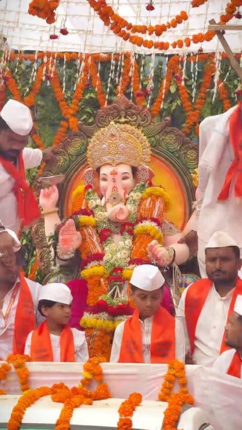 बनारस के लालबागचा राजा का विसर्जन 🥺❤️🙏
#ganpatibappamorya #ganesha #kashi #banaras #varanasi