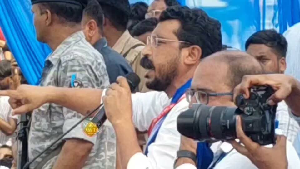 सांसद चंद्रशेखर आजाद बोले—रंग बदलने से चरित्र नहीं बदल जाता
#चंद्रशेखरआजाद #आजादसमाजपार्टी #राजनीति #खबरेंअभीतक