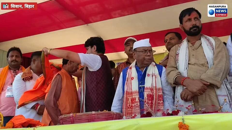महाराजगंज के मौनियाबाबा के मेला में समाजसेवी नितेश द्विवेदी ने मेला में पहुंचे गणमान्य लोगों को किया सम्मानित