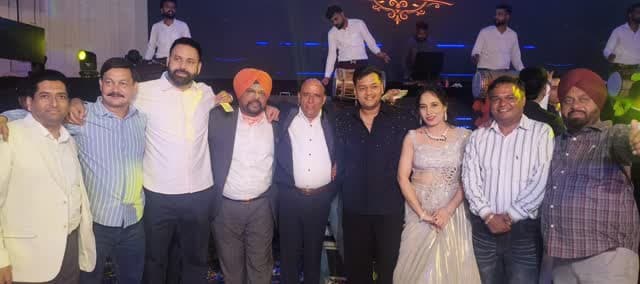 विवाह समारोह में प्रेस क्लब डेराबस्सी के प्रधान हरजीत सिंह लक्की ने की शिरकत
डेराबस्सी: प्रेस क्लब सब-डिवीजन डेराबस्सी 2589 के प्रधान हरजीत सिंह लक्की ने नगर पालिका प्रधान आशु उपनेजा एवं नरेश उपनेजा की बेटी के विवाह समारोह में शिरकत की। इस अवसर पर उन्होंने नवविवाहित जोड़े को सुखी वैवाहिक जीवन के लिए शुभकामनाएं एवं आशीर्वाद दिया।
इस मौके पर ईओ रवनीत सिंह, पत्रकार सुधीर मिढ़ा और पत्रकार सुरिंदर पुरी भी विशेष रूप से उपस्थित रहे।
