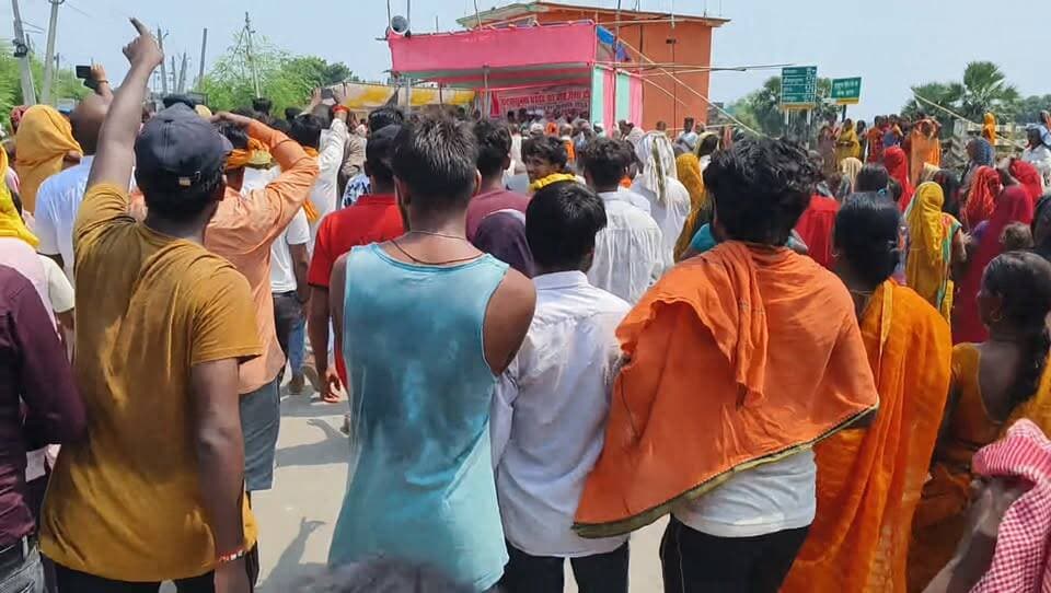 भीड़ ने RO गुलशन कुमार को घेरा।
घाट कुसुम्भा को बाढ़ ग्रस्त क्षेत्र घोषित करने की मांग को लेकर हंगामा।
देखिए पूरी खबर।
#follower #घाटकोसुंभा #शेखपुरा #BiharNews