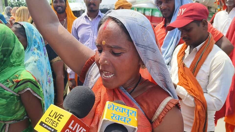 सोशल मीडिया पर वायरल।
बाढ़ ग्रस्त क्षेत्र घोषित करने की मांग को लेकर ग्रामीण महिला ने कर दी बड़ी मांग।
आंदोलन करने की चेतावनी दी।
देखिए पूरी खबर।