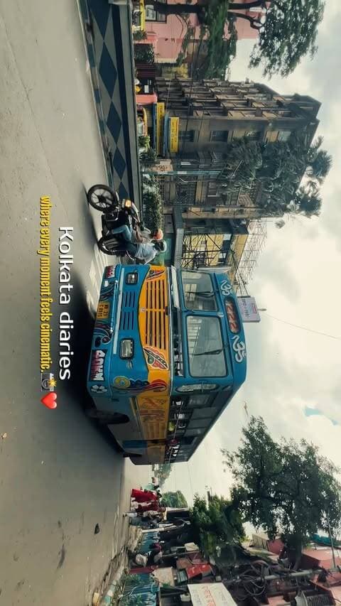 Kolkata: the city of joy 🤩❤️
Follow @iujjwalmishraa for more
#kolkatadiaries #kolkata #howrahbridge #explore #explorepage