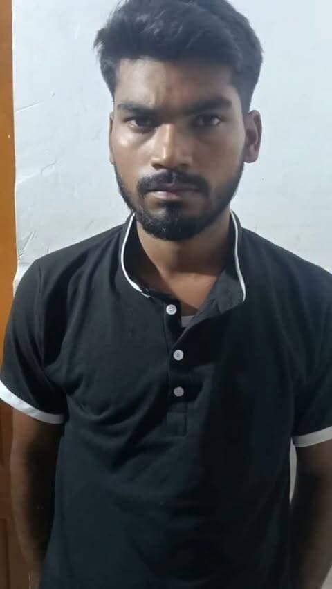 एजेंसी के बाहर से नई ट्रॉली चोरी, 3 आरोपी गिरफ्तार
ट्रैक्टर से खींचकर ले गए थे ट्रॉली, 8 लाख का माल जब्त
मैहर। कोतवाली पुलिस ने हरनामपुर स्थित ट्रैक्टर एजेंसी के बाहर से नई ट्रॉली चोरी करने वाले तीन आरोपियों को गिरफ्तार किया है। पुलिस के मुताबिक 12 सितंबर की रात एजेंसी के बाहर रखी ट्रॉली चोरी होने की शिकायत पर केस दर्ज कर मुखबिर तंत्र और साइबर सेल की मदद से जांच शुरू की गई। सुराग के आधार पर अमरपाटन क्षेत्र के ओबरा निवासी रवि कुशवाहा (19), जुड़मनिया निवासी पंकज कुशवाहा (24) और लालपुर निवासी विश्वनाथ केवट (22) को पकड़ा गया। पूछताछ में आरोपियों ने चोरी कबूल की और रामपथ मार्ग पर छिपाई ट्रॉली बरामद करा दी। वारदात में इस्तेमाल ट्रैक्टर भी जब्त किया गया। ट्रॉली और ट्रैक्टर की कुल कीमत करीब 8 लाख रुपए बताई गई है। आरोपियों को जेल भेज दिया गया।#मैहर #सतना #चोरी #पुलिस_कार्रवाई #ट्रॉली_चोरी CrimeNews