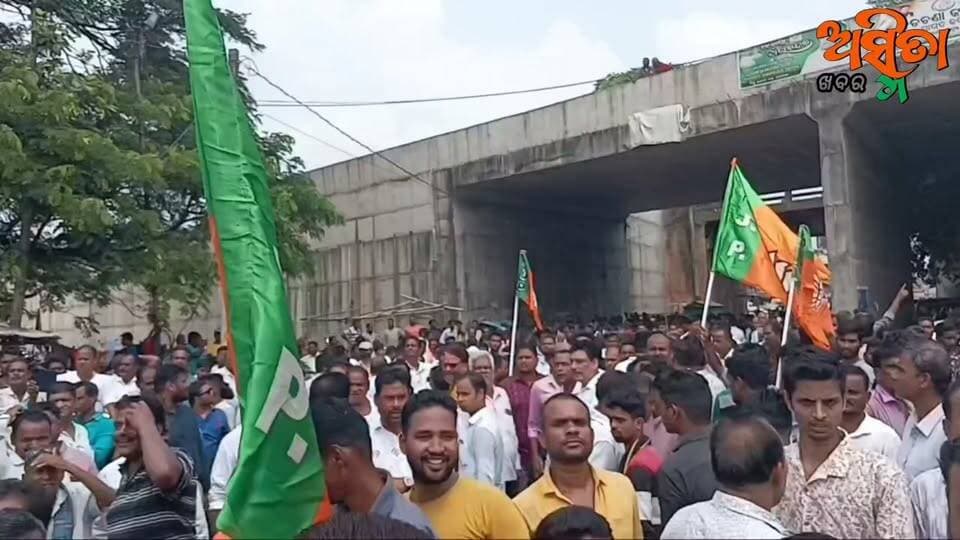 #ପୂର୍ବତନ_କେନ୍ଦ୍ରମନ୍ତ୍ରୀ_ତଥା_ସମ୍ବଲପୁର_ସାଂସଦ_ଧର୍ମେନ୍ଦ୍ର_ପ୍ରଧାନଙ୍କୁ_ଚଣ୍ଡିଖୋଲଛକ_ଠାରେ_ବିଜେପି_ପକ୍ଷରୁ _ସ୍ୱାଗତ_ସମ୍ବୋର୍ଦ୍ଧନା ।
#Felicilated
#DharmendarPradhan
#MlaBarchana
#AmarNayak
#AmarKumarNayak
#BjpBarchana
#ASMITAKHABAR