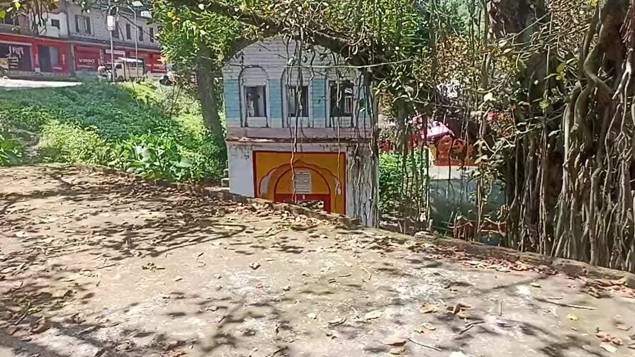 जसवां:प्रागपुर- कालेश्वर मन्दिर पहुंची पूर्व प्रदेशाध्यक्ष प्रतिभा सिंह,