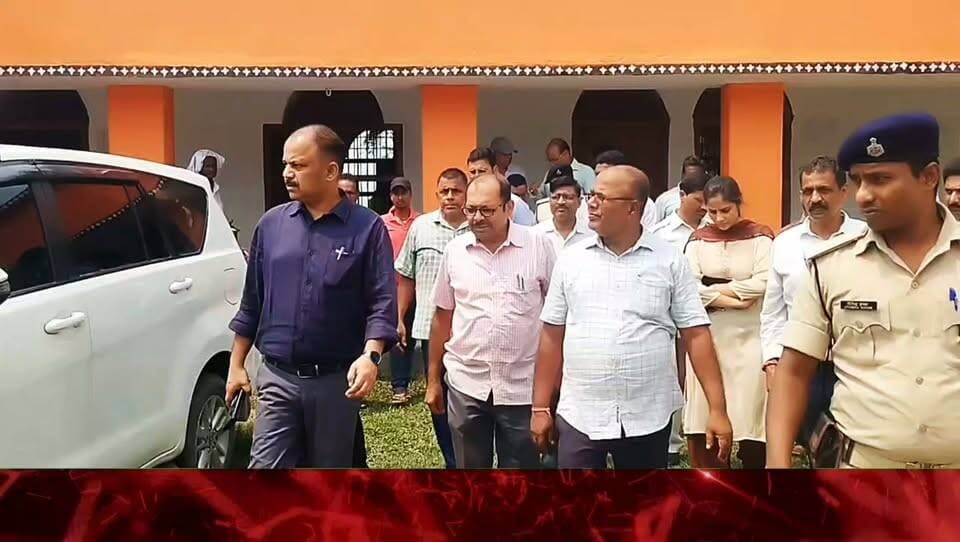 जम्हरा पंचायत को मॉडल पंचायत बनाने की तैयारी, डीएम ने किया निरीक्षण