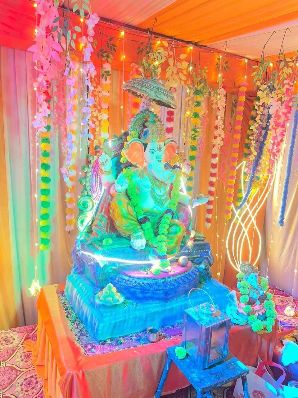बाड़मेर शहर में ढाणी बाजार स्थित चंचल प्राग मठ में शुक्रवार को भगवान गणेशजी की महा आरती का भव्य आयोजन किया गया। गणेश उत्सव के पावन अवसर पर आयोजित इस महा आरती में बड़ी संख्या में श्रद्धालुओं ने भाग लेकर बप्पा का आशीर्वाद लिया।